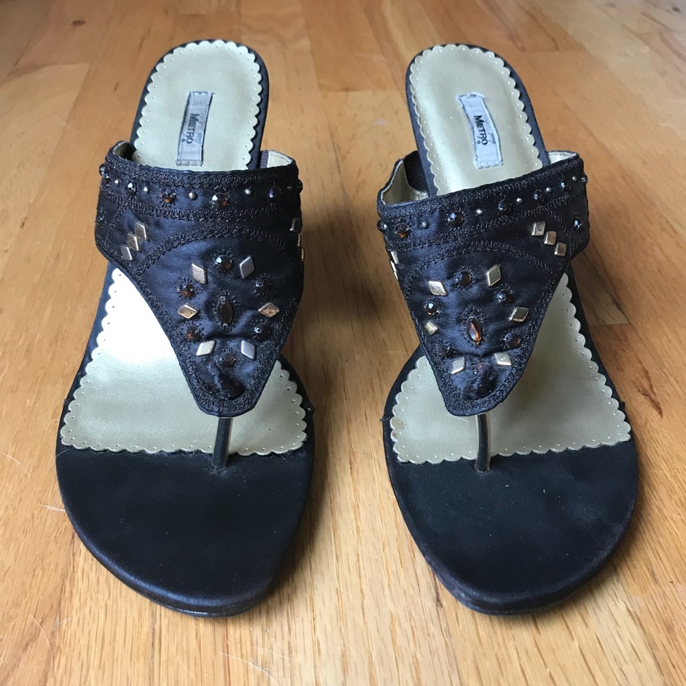 Metro 7 Jeweled brown wedges